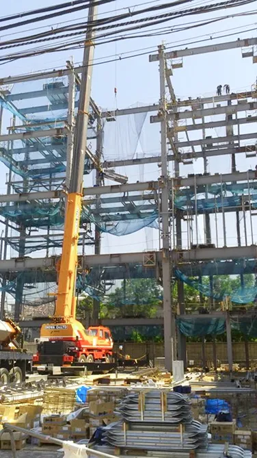 建設事業クレーン車